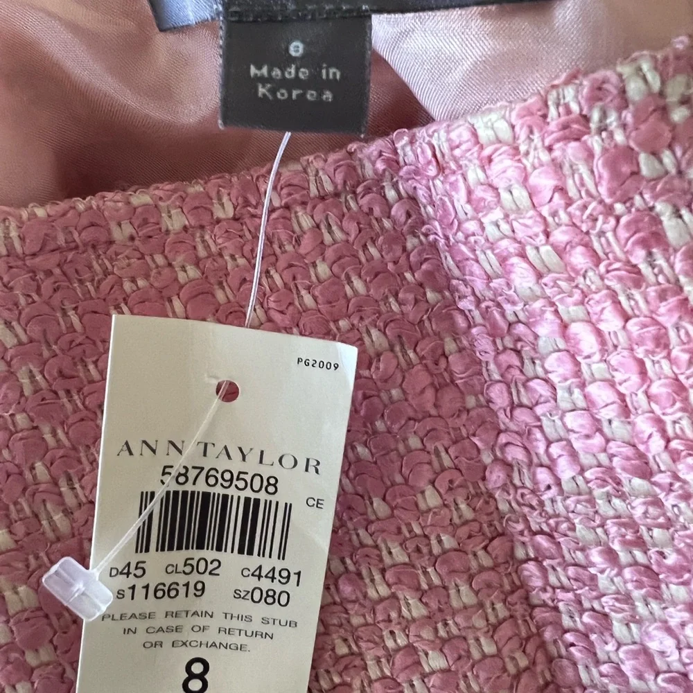 NWT Ann Taylor tweed style skirt with ruffle at bottom & fully lined. 8